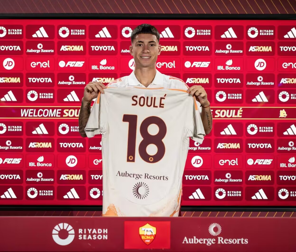 经纪人：苏莱在冬季收到11支球队的邀请，但拉涅利帮助他逐渐适应