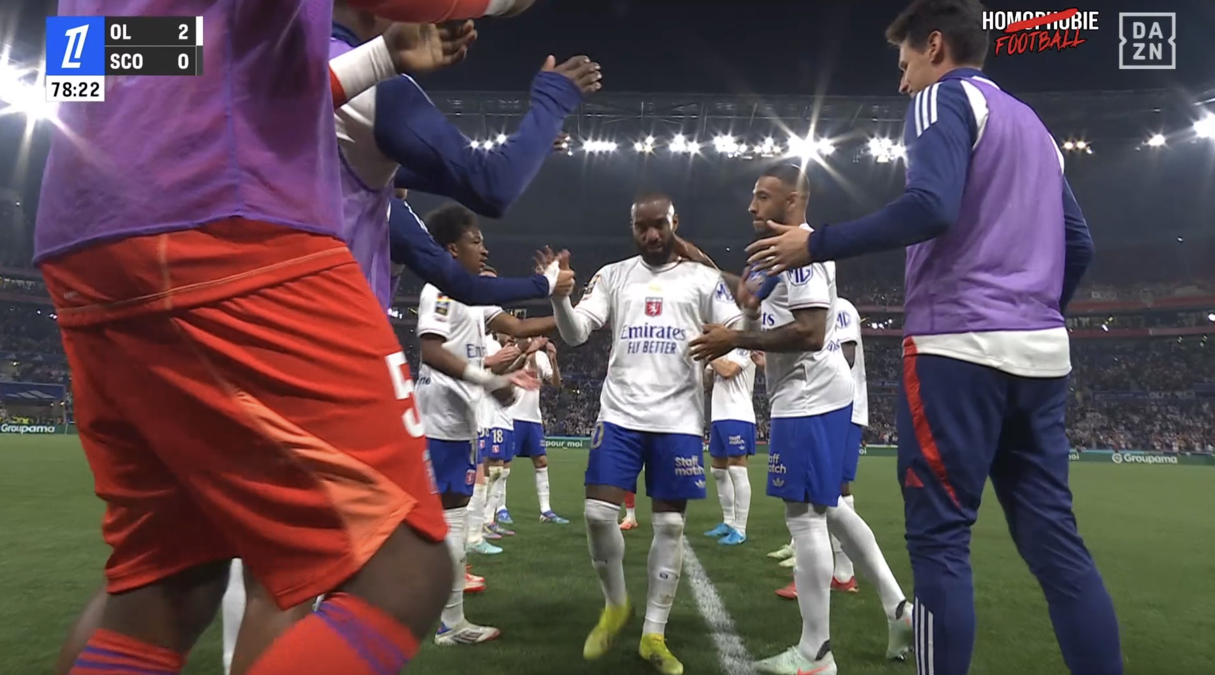 拉卡泽特：感谢队友&父母家人&球迷们，里昂永远留在我心中